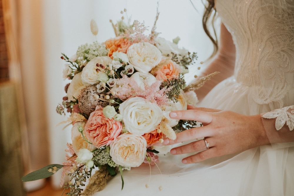 Incorporating Seasonal Blooms: Summer Floral Trends for Events